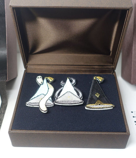 Kamome Shirahama ATELIER OF WITCH HAT Embroidery Pins Set
