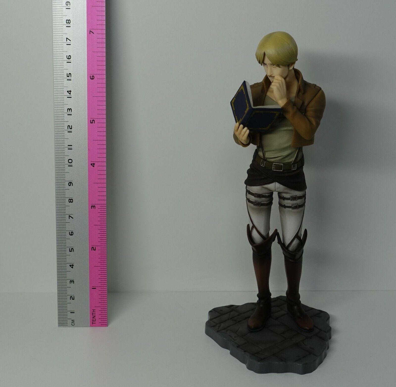 Attack on Titan Mike Zacharias Figure Statue no box