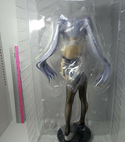 FREEing Is This a Zombie? Eucliwood Hellscythe Bunny 1/4 Scale Figure Statue 