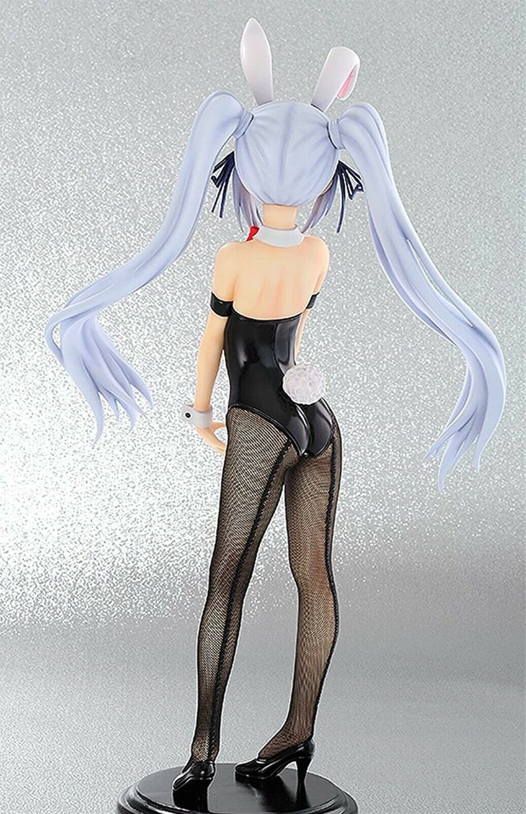 FREEing Is This a Zombie? Eucliwood Hellscythe Bunny 1/4 Scale Figure Statue 