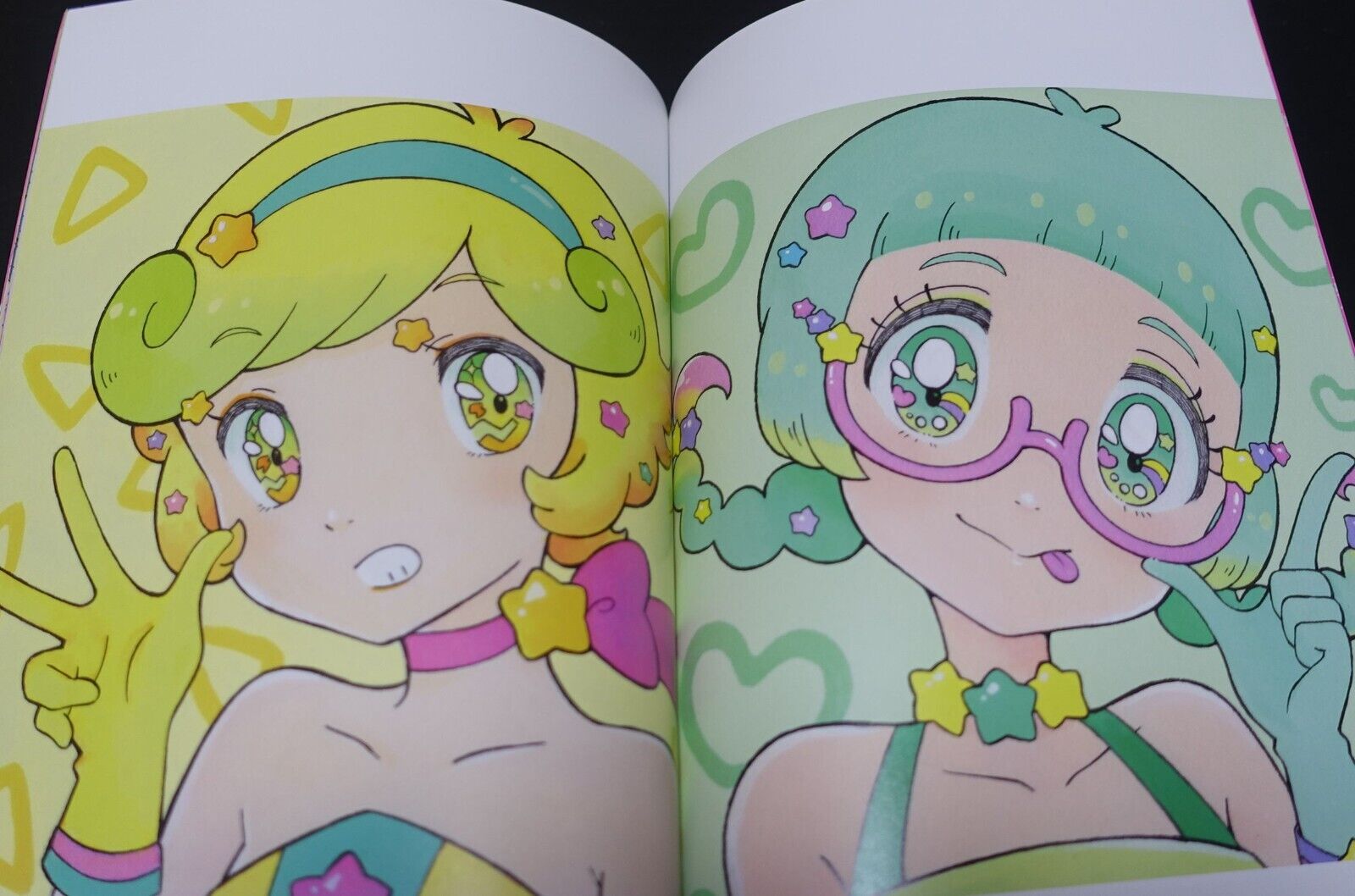 mog mog's Illustration Book 2014-2019 Original Colorful Girls Art 