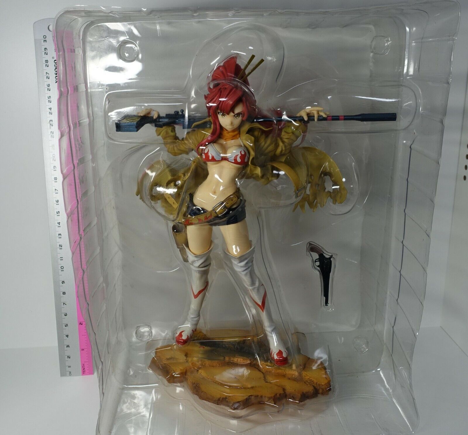 ALTER Gurrenlagann Bounty Hunter Yoko Littner 1/8 Figure pedestal damaged 