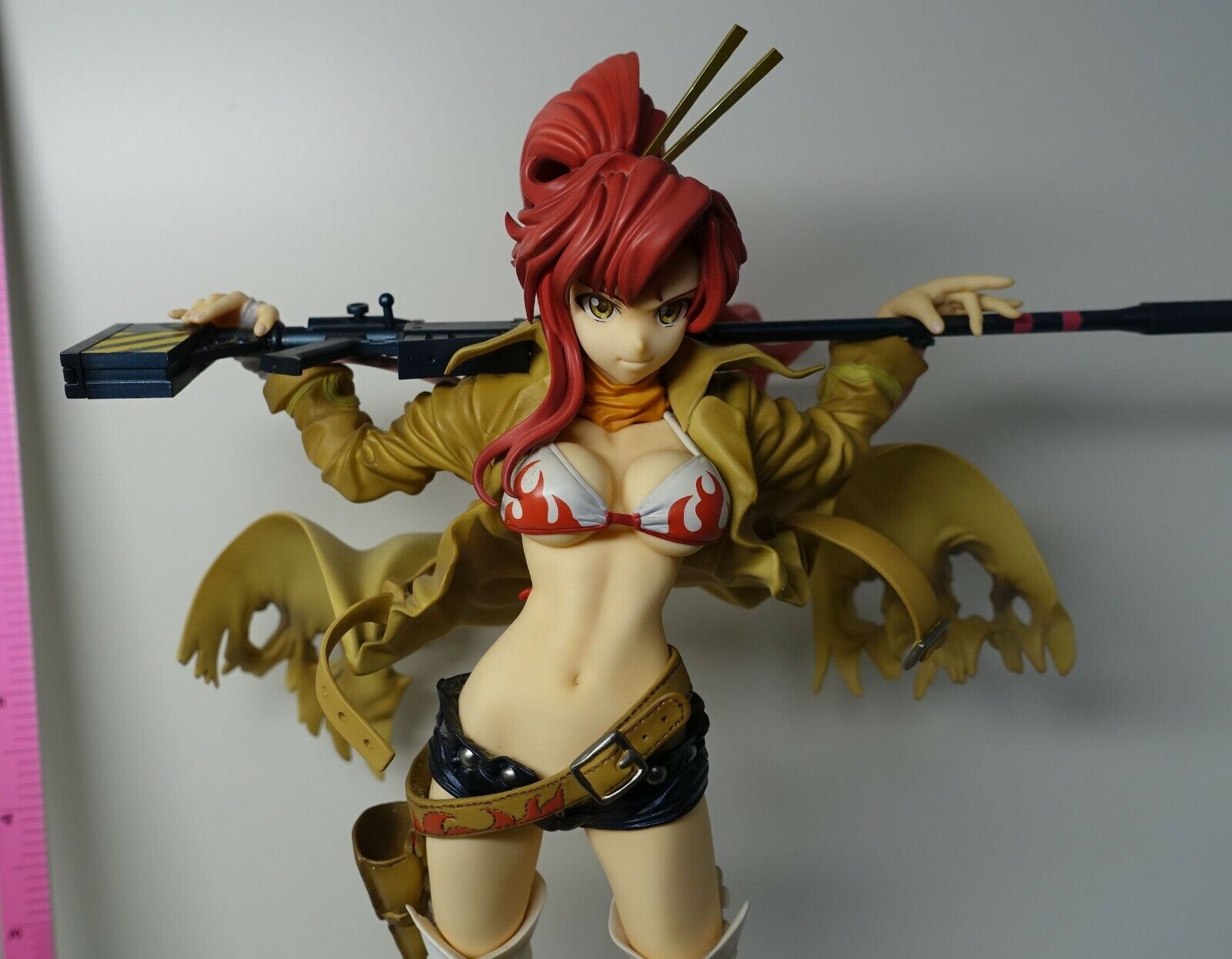 ALTER Gurrenlagann Bounty Hunter Yoko Littner 1/8 Figure pedestal damaged 