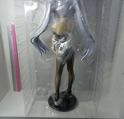 FREEing Is This a Zombie? Eucliwood Hellscythe Bunny 1/4 Scale Figure Statue 